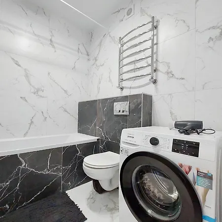 новобудова з терасою зелена 263 Apartment Lviv